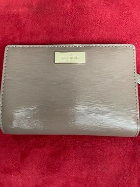 kate spade glossy taupe patent leather bi-fold wallet As New